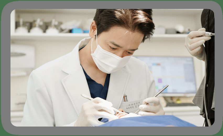 임플란트 과정 — 서울더자연치과 진료 장면